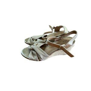 Clarks Womens Gold Metallic Open Toe Sandals Wedges Ankle Strap Size 8 M